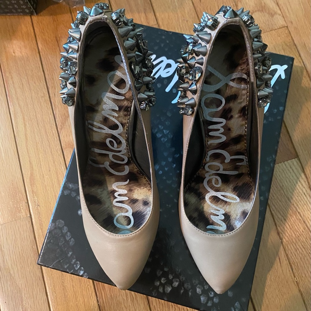 NEW. Sam Edelman Heels Spiked Studded Leather Shoes  Beige Nude Heels 9M.